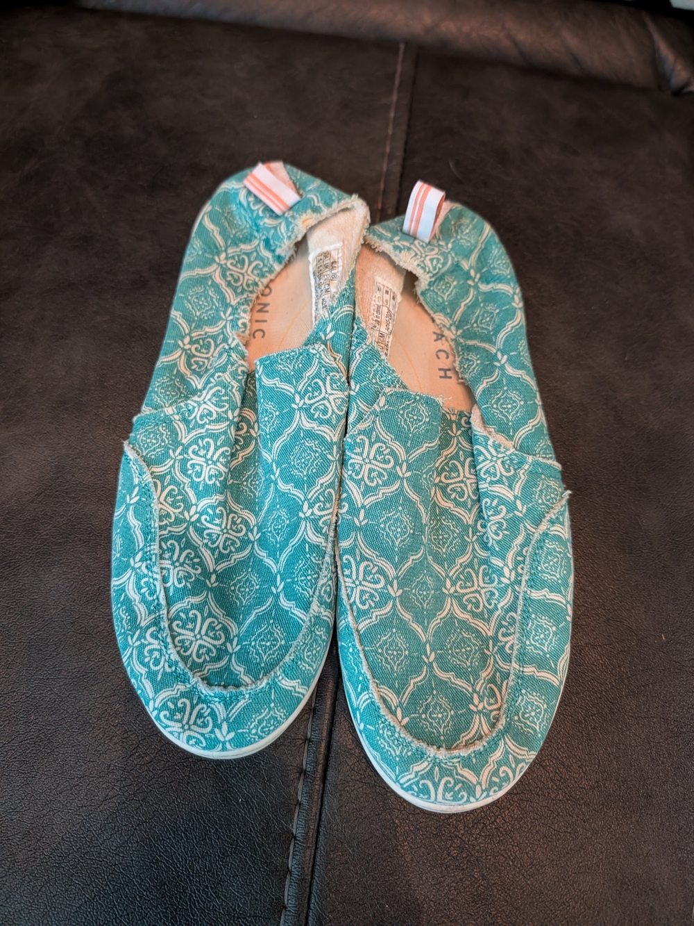 Vionic Teal And White Patterned Slip-On Sneakers